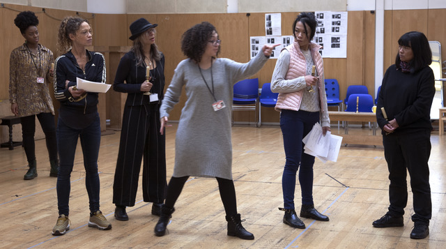 Lynette Linton with various cast members, rehearsals, Richard II, Shakespeare's Globe