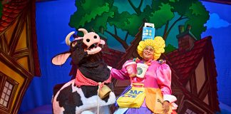 Jack and The Beanstalk – review Clive Rowe and Daisy the Cow (c) Manuel Harlan