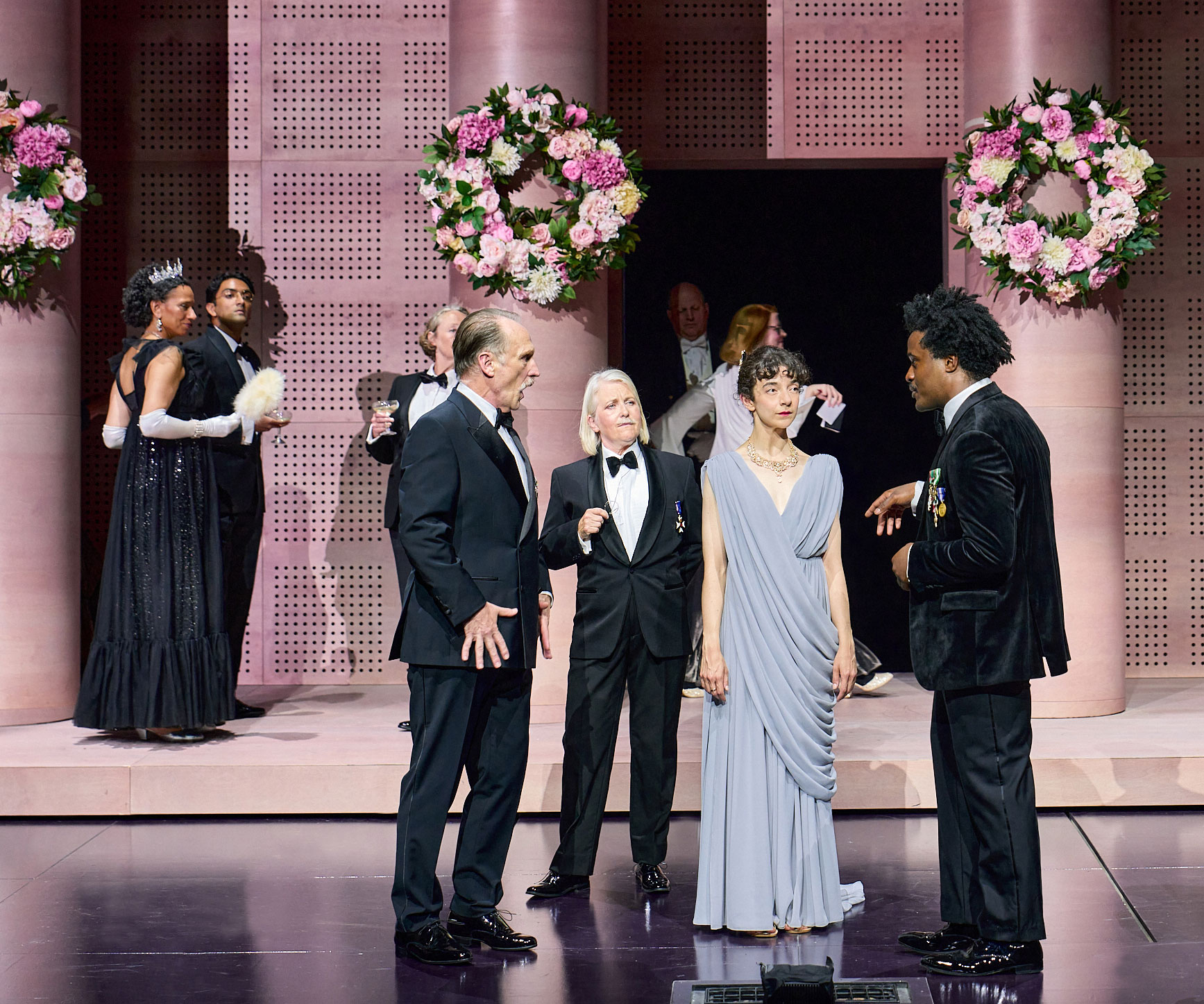 The Company in Pygmalion at The Old Vic (c) Manuel Harlan