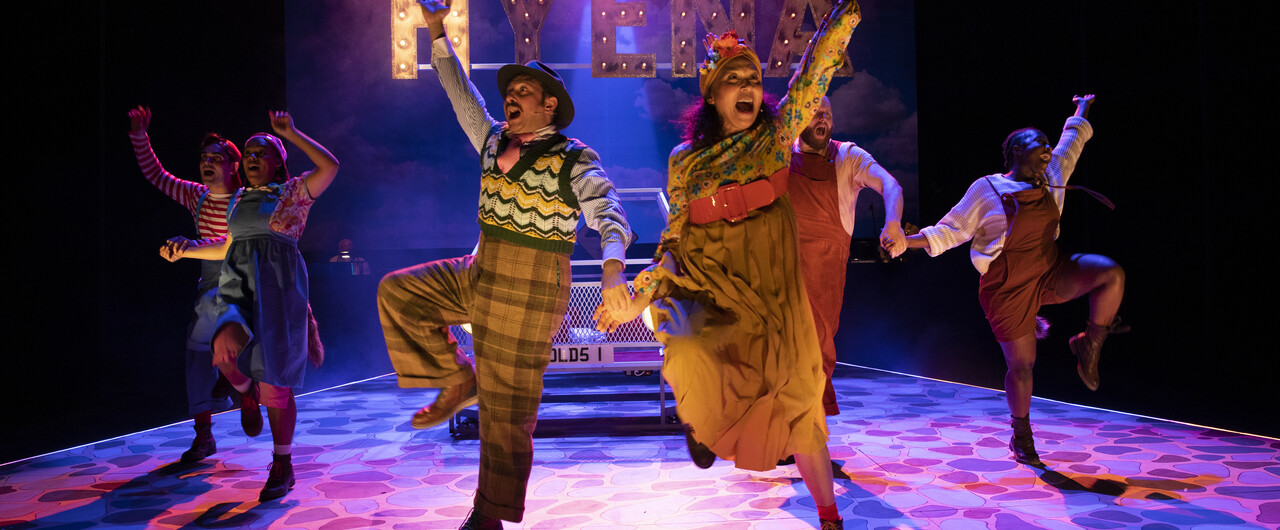 The Bolds by Julian Clary - Unicorn Theatre. Photo: Ellie Kurttz