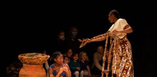Handa’s Surprise by Eileen Browne – review Rujenne Green Hannah Akhalu Photo © EllieKurttz Handa’s Surprise, Polka Theatre