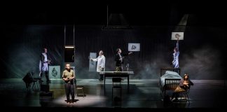 Mnemonic by Simon McBurney – review Mnemonic cast at the National Theatre (c) Johan Persson
