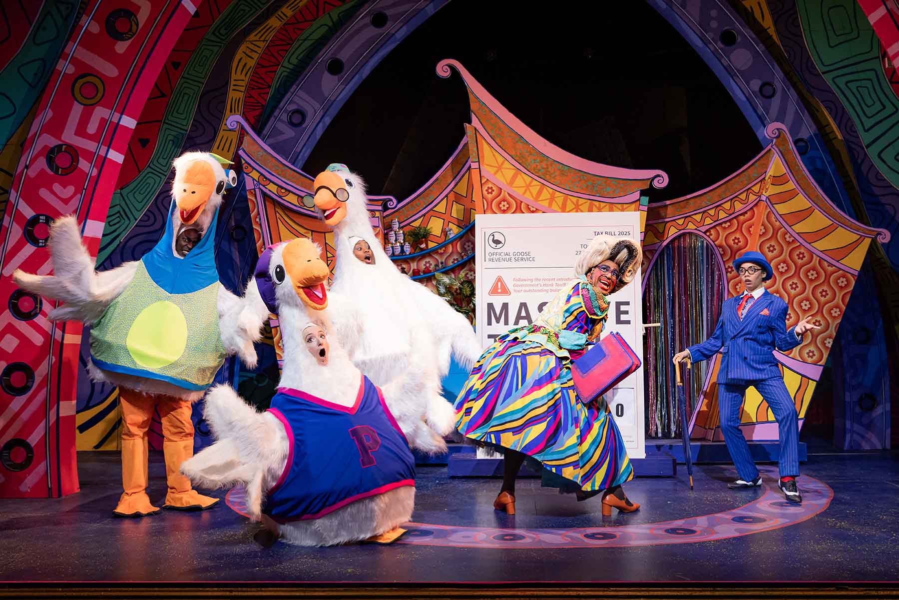 Cast of Mama Goose at Stratford East (c) Mark Senior 