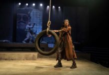 Bengal Tiger at the Baghdad Zoo by Rajiv Joseph – review Kathryn Hunter and Arinzé Kene in Bengal Tiger at the Young Vic ©EllieKurttz