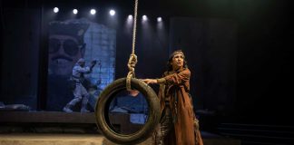 Bengal Tiger at the Baghdad Zoo by Rajiv Joseph – review Kathryn Hunter and Arinzé Kene in Bengal Tiger at the Young Vic ©EllieKurttz