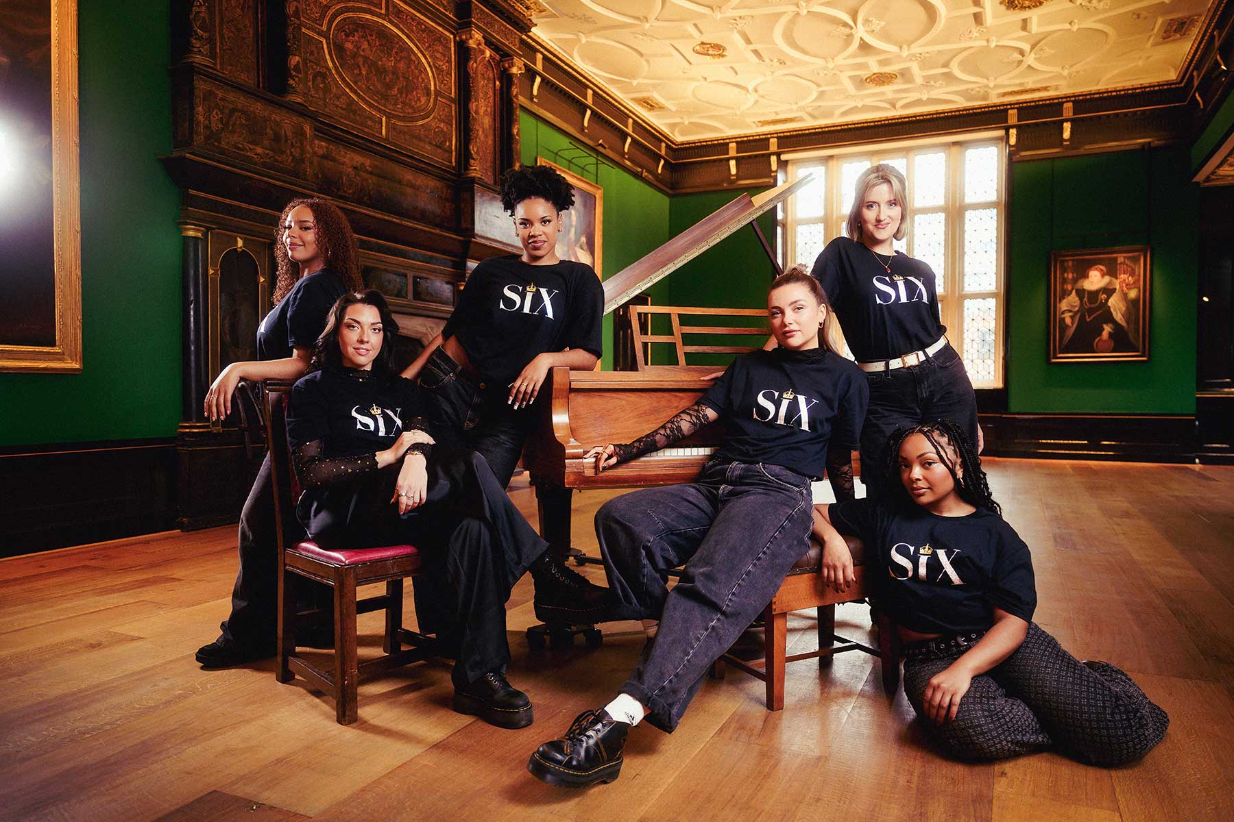 l-r Freya Karlettis (Anna of Cleves), Adrianne Langley (Catherine of Aragon), Nia Stephen (Catherine Parr), Leesa Tulley (Katherine Howard), Jessica Aubrey (Jane CharlieFlint Photography)