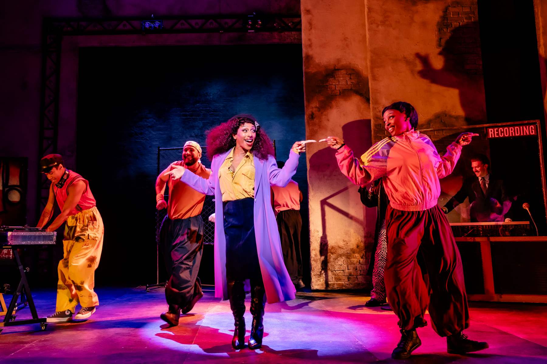 Alexandra Burke as Chaka Khan & cast in I'M EVERY WOMAN, credit Danny Kaan